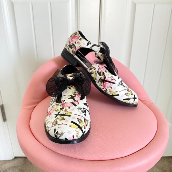 Iron Fist Low Heel Cutout Shoes with Cute Black Bow - Picture 9 of 11